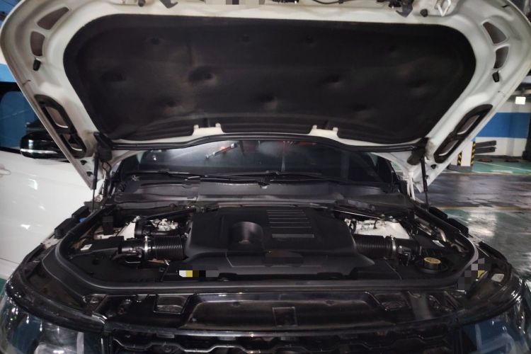 Used Land Rover Range Sport 2021 3.0 L6 YAO Black Edition Engine Bay