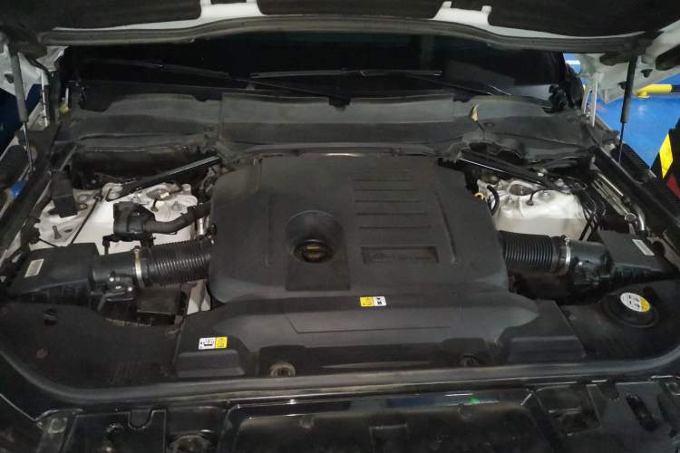 Used Land Rover Range Sport 2021 3.0 L6 YAO Black Edition Engine Bay