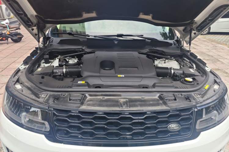 Used Land Rover Range Sport 2021 3.0 L6 YAO Black Edition Engine Bay