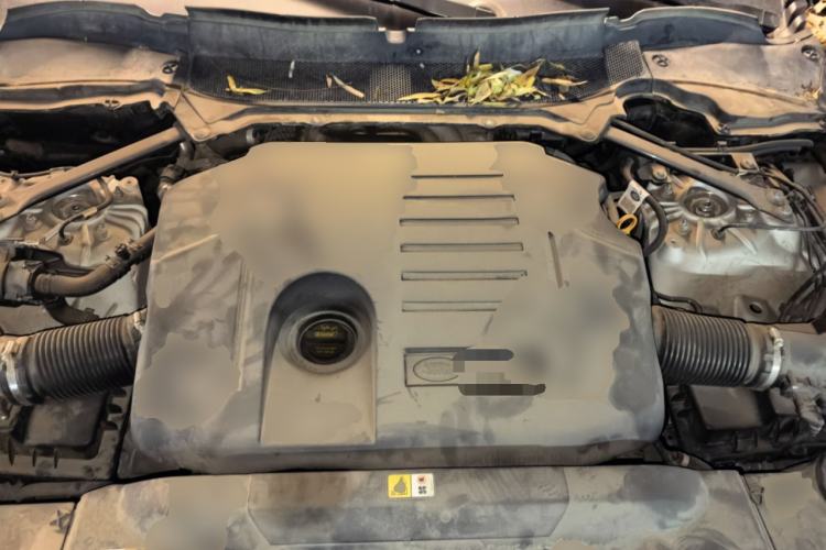 Used Land Rover Range Sport 2021 3.0 L6 YAO Black Edition Engine Bay