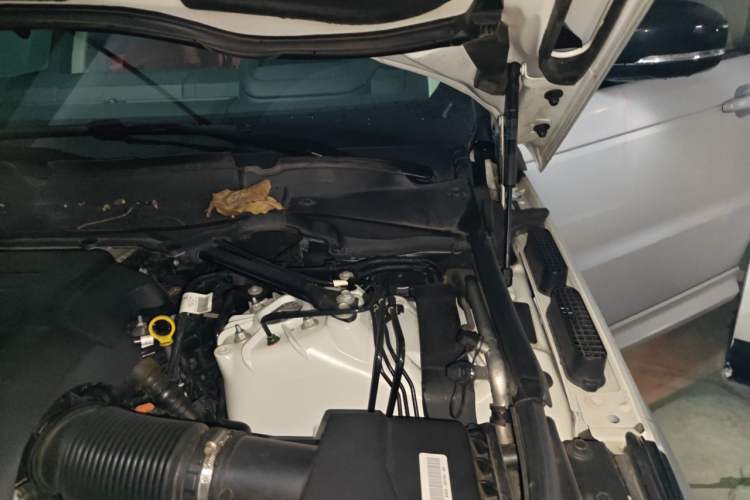 Used Land Rover Range Sport 2021 3.0 L6 YAO Black Edition Engine Bay Left