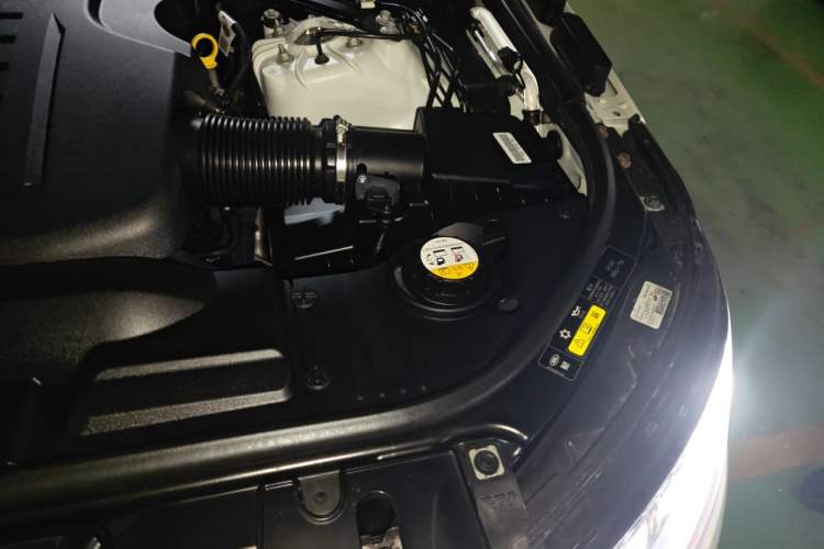 Used Land Rover Range Sport 2021 3.0 L6 YAO Black Edition Engine Bay Left