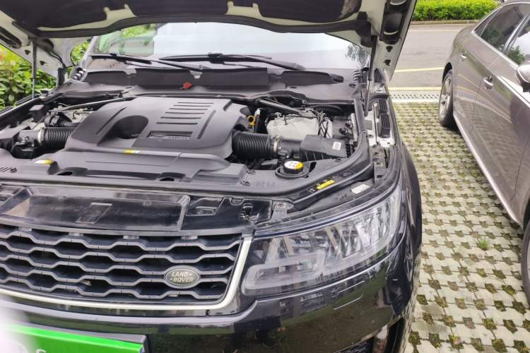 Used Land Rover Range Sport 2021 3.0 L6 SE Engine Bay Left