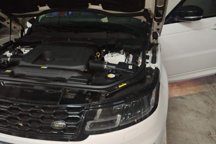 Used Land Rover Range Sport 2021 3.0 L6 YAO Black Edition Engine Bay Left