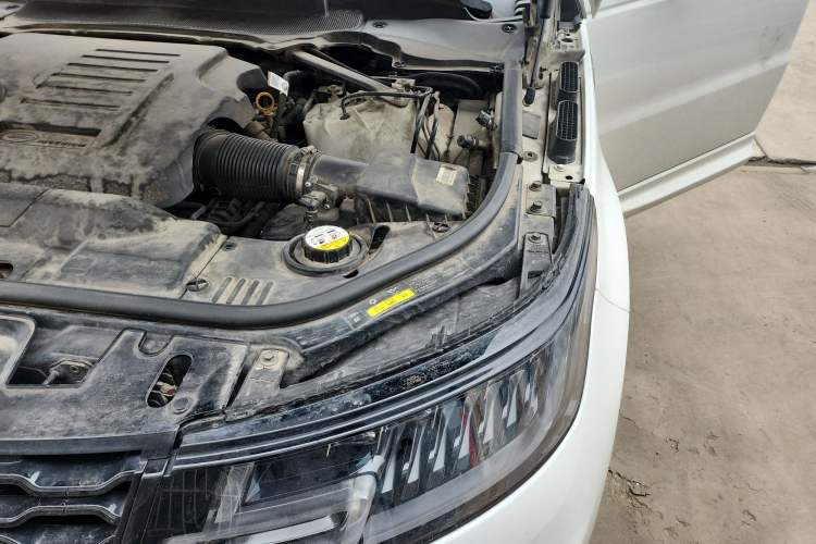 Used Land Rover Range Sport 2021 3.0 L6 YAO Black Edition Engine Bay Left