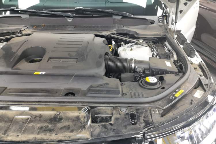 Used Land Rover Range Sport 2021 3.0 L6 YAO Black Edition Engine Bay Left