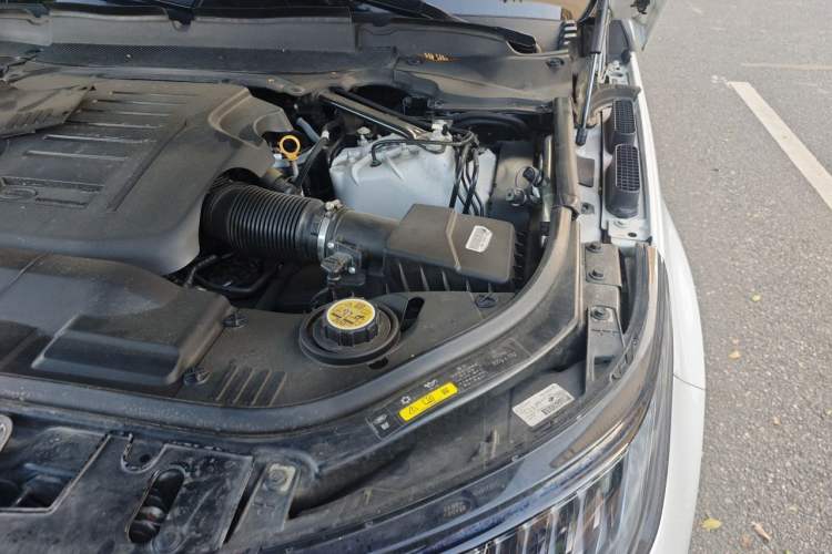 Used Land Rover Range Sport 2021 3.0 L6 YAO Black Edition Engine Bay Left