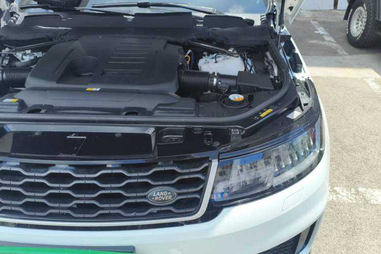 Used Land Rover Range Sport 2021 3.0 L6 SE Engine Bay Left