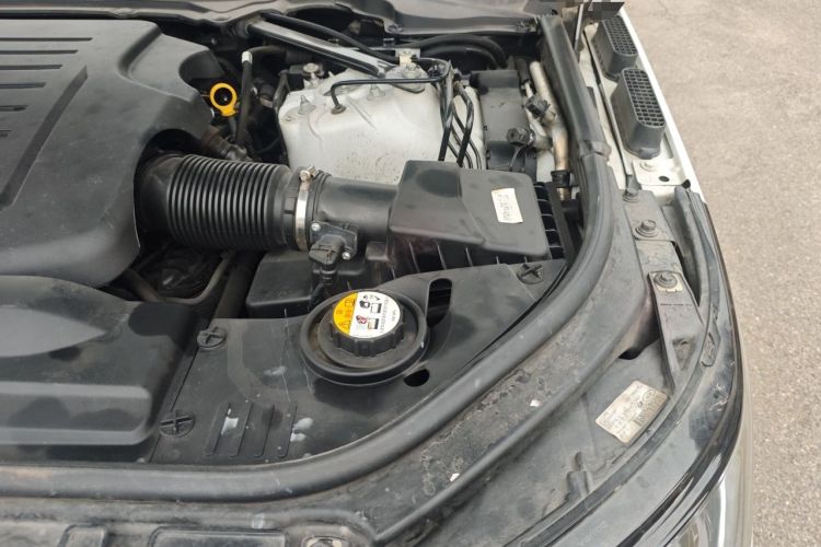 Used Land Rover Range Sport 2021 3.0 L6 YAO Black Edition Engine Bay Left