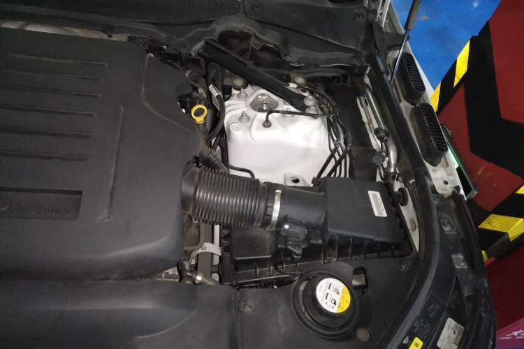 Used Land Rover Range Sport 2021 3.0 L6 YAO Black Edition Engine Bay Left