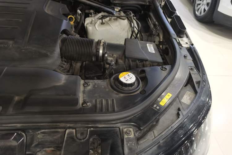 Used Land Rover Range Sport 2021 3.0 L6 YAO Black Edition Engine Bay Left