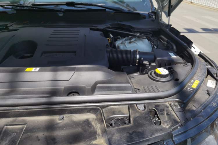 Used Land Rover Range Sport 2021 3.0 L6 YAO Black Edition Engine Bay Left