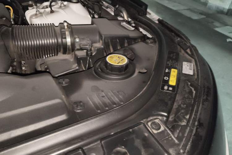 Used Land Rover Range Sport 2021 3.0 L6 YAO Black Edition Engine Bay Left