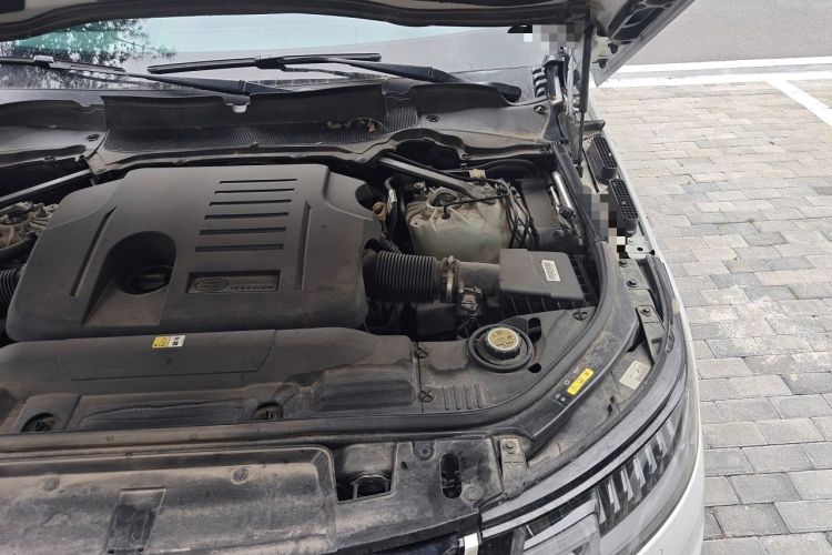 Used Land Rover Range Sport 2021 3.0 L6 SE Engine Bay Left