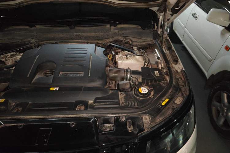 Used Land Rover Range Sport 2021 3.0 L6 YAO Black Edition Engine Bay Left