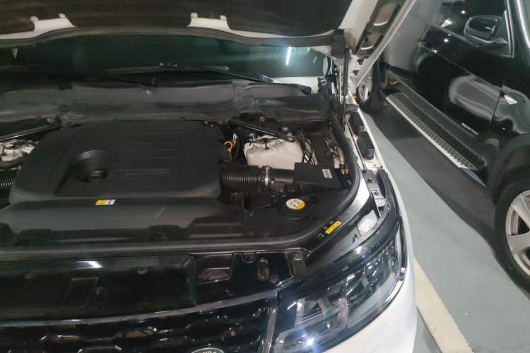 Used Land Rover Range Sport 2021 3.0 L6 HST Engine Bay Left
