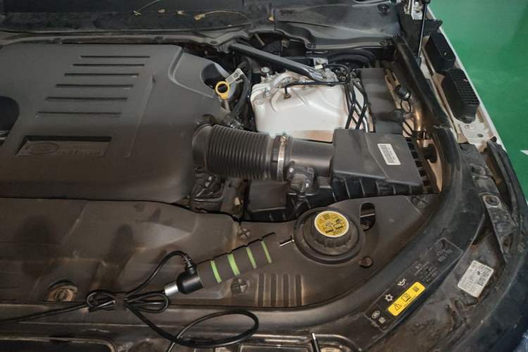 Used Land Rover Range Sport 2021 3.0 L6 YAO Black Edition Engine Bay Left