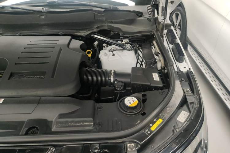 Used Land Rover Range Sport 2021 3.0 L6 YAO Black Edition Engine Bay Left