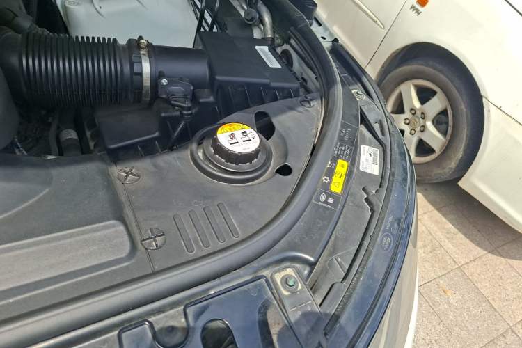 Used Land Rover Range Sport 2021 3.0 L6 YAO Black Edition Engine Bay Left
