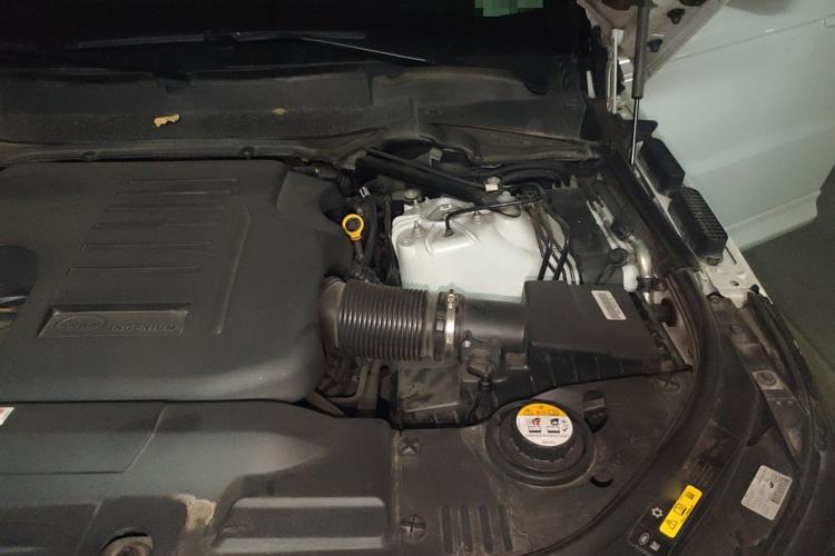 Used Land Rover Range Sport 2021 3.0 L6 YAO Black Edition Engine Bay Left