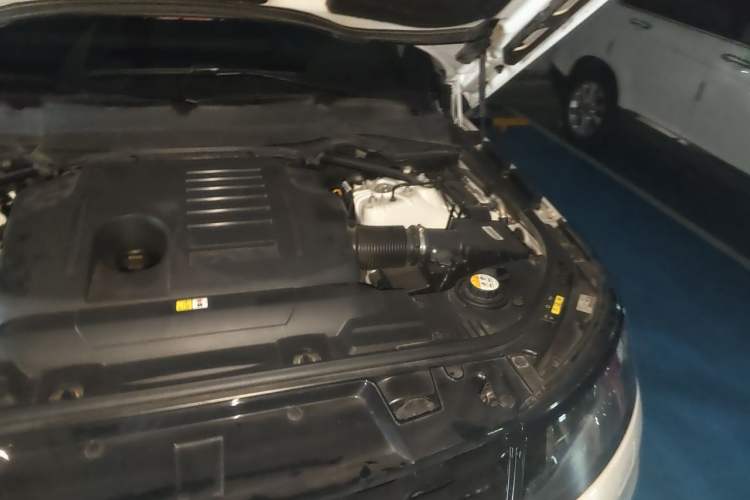 Used Land Rover Range Sport 2021 3.0 L6 YAO Black Edition Engine Bay Left