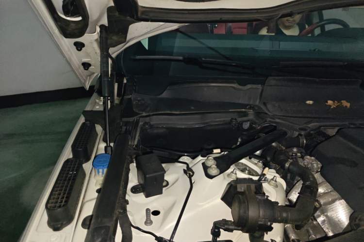 Used Land Rover Range Sport 2021 3.0 L6 YAO Black Edition Engine Bay Right