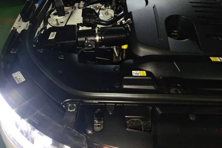 Used Land Rover Range Sport 2021 3.0 L6 YAO Black Edition Engine Bay Right