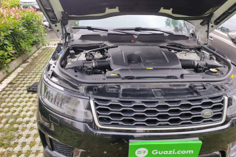 Used Land Rover Range Sport 2021 3.0 L6 SE Engine Bay Right
