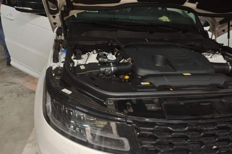 Used Land Rover Range Sport 2021 3.0 L6 YAO Black Edition Engine Bay Right