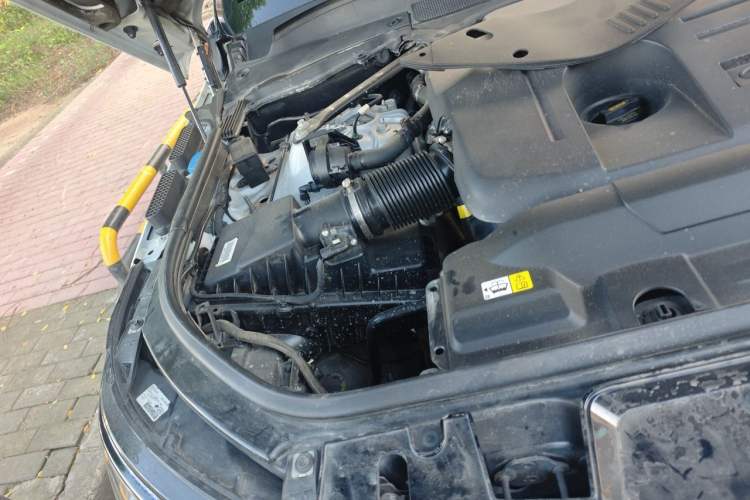 Used Land Rover Range Sport 2021 3.0 L6 YAO Black Edition Engine Bay Right