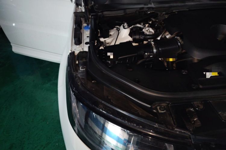 Used Land Rover Range Sport 2021 3.0 L6 YAO Black Edition Engine Bay Right