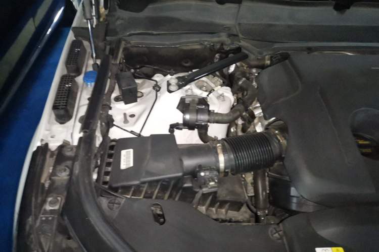 Used Land Rover Range Sport 2021 3.0 L6 YAO Black Edition Engine Bay Right