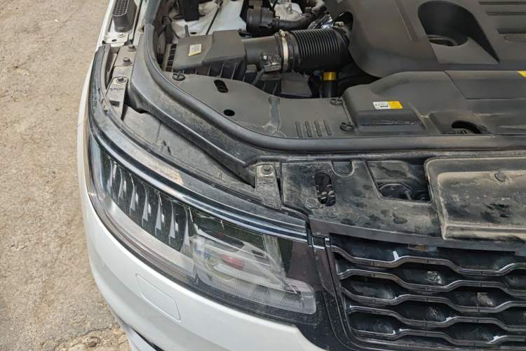 Used Land Rover Range Sport 2021 3.0 L6 YAO Black Edition Engine Bay Right