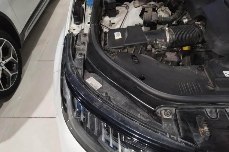 Used Land Rover Range Sport 2021 3.0 L6 YAO Black Edition Engine Bay Right