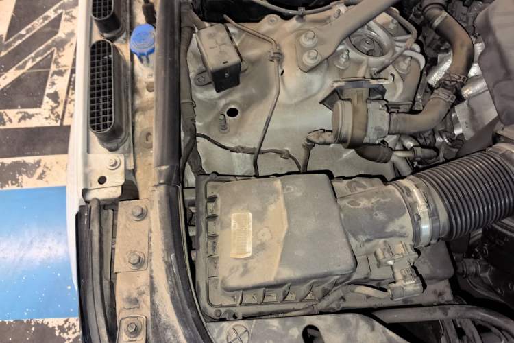 Used Land Rover Range Sport 2021 3.0 L6 YAO Black Edition Engine Bay Right