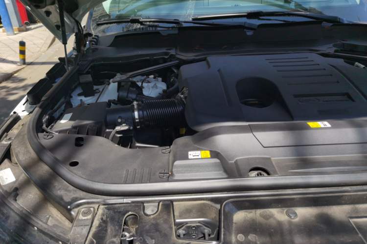Used Land Rover Range Sport 2021 3.0 L6 YAO Black Edition Engine Bay Right