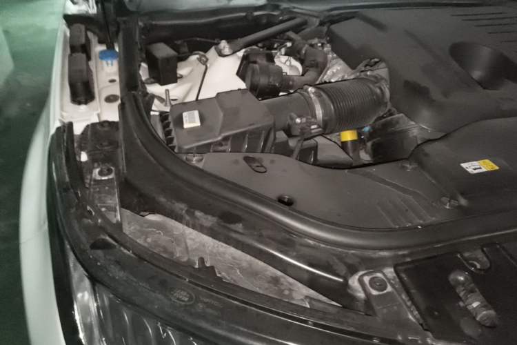 Used Land Rover Range Sport 2021 3.0 L6 YAO Black Edition Engine Bay Right