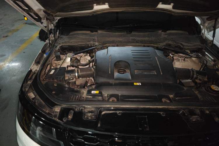 Used Land Rover Range Sport 2021 3.0 L6 YAO Black Edition Engine Bay Right