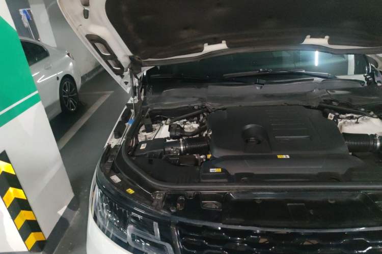 Used Land Rover Range Sport 2021 3.0 L6 HST Engine Bay Right