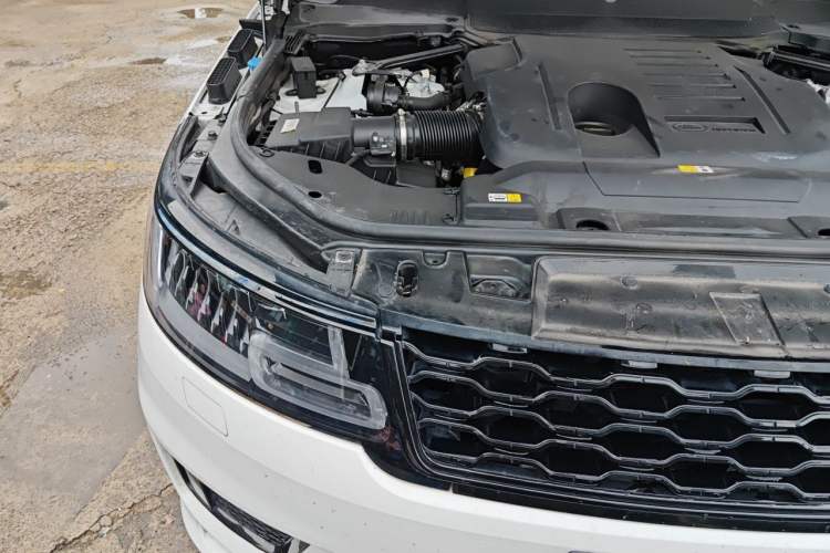 Used Land Rover Range Sport 2021 3.0 L6 YAO Black Edition Engine Bay Right