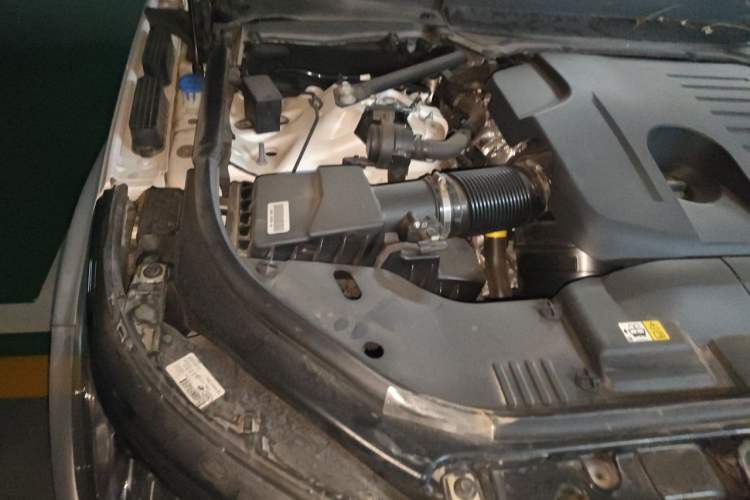 Used Land Rover Range Sport 2021 3.0 L6 YAO Black Edition Engine Bay Right
