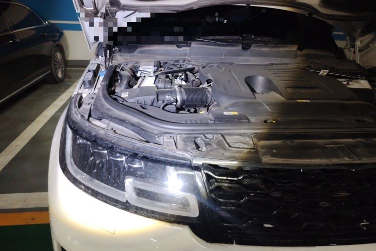 Used Land Rover Range Sport 2021 3.0 L6 YAO Black Edition Engine Bay Right