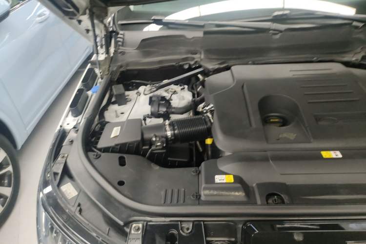 Used Land Rover Range Sport 2021 3.0 L6 YAO Black Edition Engine Bay Right
