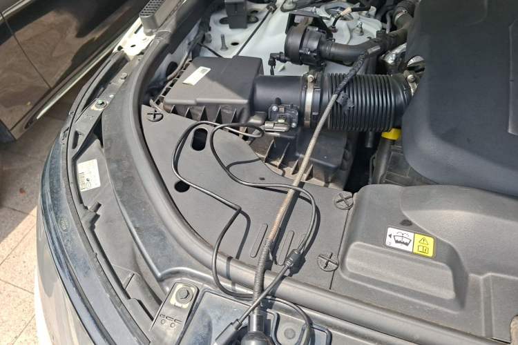 Used Land Rover Range Sport 2021 3.0 L6 YAO Black Edition Engine Bay Right