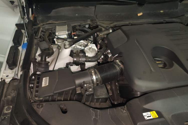 Used Land Rover Range Sport 2021 3.0 L6 YAO Black Edition Engine Bay Right