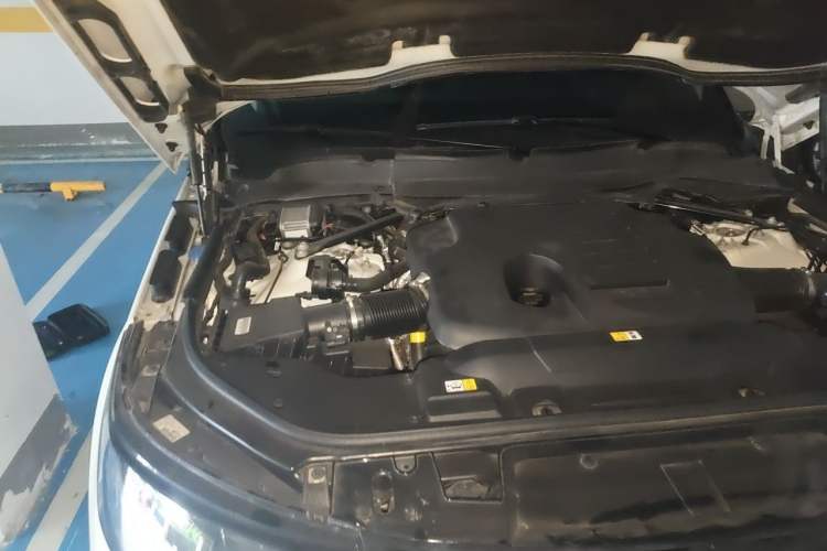 Used Land Rover Range Sport 2021 3.0 L6 YAO Black Edition Engine Bay Right