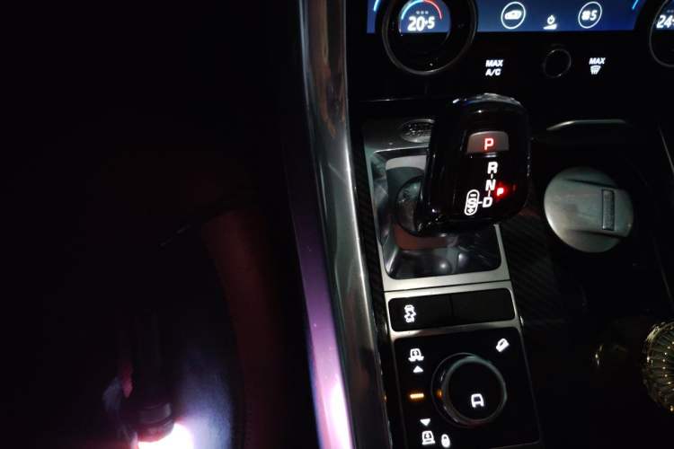 Used Land Rover Range Sport 2021 3.0 L6 YAO Black Edition Gear Lever