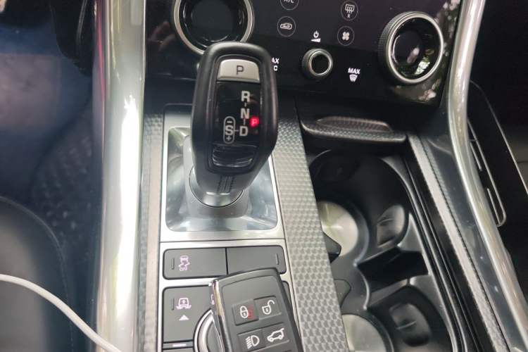 Used Land Rover Range Sport 2021 3.0 L6 YAO Black Edition Gear Lever