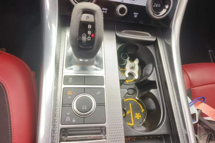 Used Land Rover Range Sport 2021 3.0 L6 YAO Black Edition Gear Lever