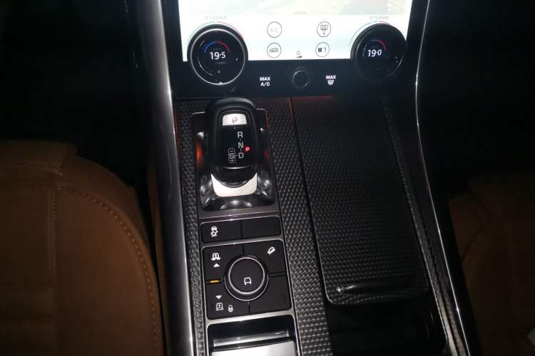 Used Land Rover Range Sport 2021 3.0 L6 YAO Black Edition Gear Lever